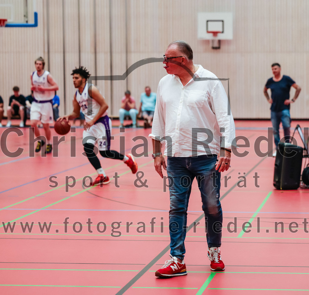 2022-05-15_098_SpVgg_Altenerding_gegen_TSV_Muenchen-Forstenried | Erding, Deutschland, 15.05.2022:
Basketball, Bezirksliga 2021 / 2022, Play-Offs, SpVgg Altenerding gegen TSV München-Forstenried, Endergebnis: 55:57

Foto: Christian Riedel / fotografie-riedel.net