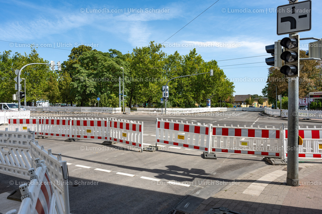 10049-14188 - Baustelle Friedenstraße | Stockfoto und Bilderpool mit Bildmaterial aus Deutschland, dem Harz, Halberstadt, Quedlinburg, Wernigerode und weltweit. Qualitativ hochwertige und professionelle Fotos anschauen und kaufen. - Realisiert mit Pictrs.com