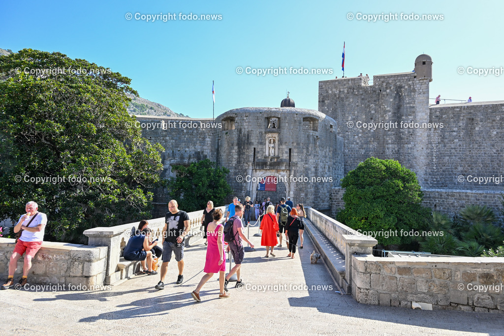 Kroatien_ Dubrovnik_ 11.10.2023-105 | 11.10.2023, Kroatien, HRV, Dubrovnik im Bild Gastronomie, Tourismus, Touristen, Sehenswuerdigkeiten, Stadtansichten



eine Stadt im suedlichen Kroatien an der Adriakueste in der Gespannschaft Dubrovnik-Nereveta. Die Altstadt wurde im Jahr 1979 von der UNESCO in die Liste des Weltkulturerbes aufgenommen.