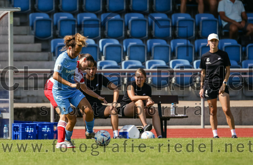 2023-09-09_053_FC_Bayern_Muenchen_gegen_SC_Freiburg | Aschheim, Deutschland, 09.09.2023:
Fußball, B-Juniorinnen-Bundesliga Süd 2023 / 2024, 1. Spieltag, FC Bayern München gegen SC Freiburg, Endergebnis: 4:0

Foto: Christian Riedel / fotografie-riedel.net