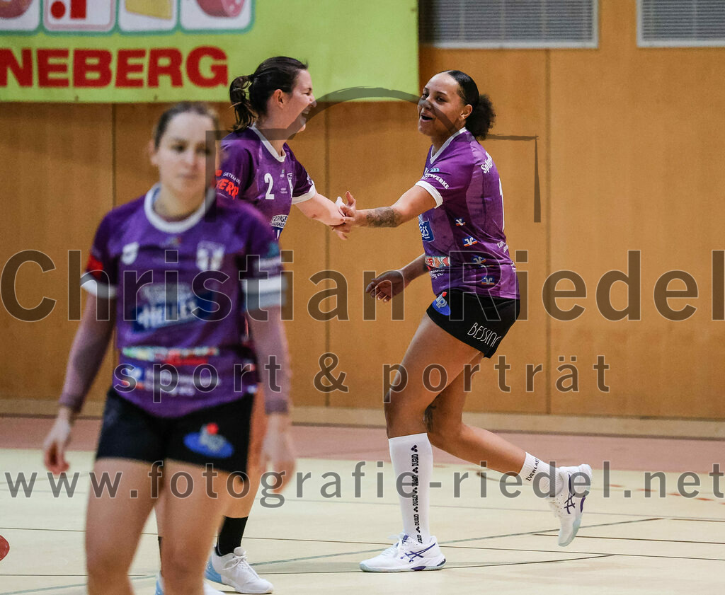 2024-02-03_046_SpVgg_Altenerding_gegen_SpVgg_Erdweg | Erding, Deutschland, 03.02.2024:
Handball, Bezirksoberliga Frauen Altbayern 2023 / 2024, 13. Spieltag, SpVgg Altenerding gegen SpVgg Erdweg, Endergebnis: 25:21

Janina Konrad (SpVgg Altenerding, #2), Nikayla Alston (SpVgg Altenerding, #11)

Foto: Christian Riedel / fotografie-riedel.net