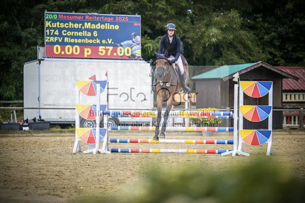 DOS_5732 | Entdecke hochwertige Reitturnierfotos von Foto Oger. Professionell, emotional und authentisch – jetzt Lieblingsmomente im Shop bestellen.Deutschlandweite Turnierfotografie. - Realisiert mit Pictrs.com
