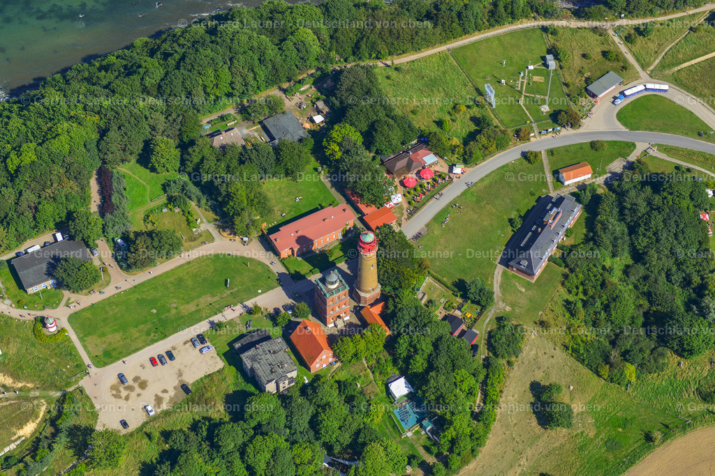 3637964 | PUTGARTEN 25.08.2016 Neuer Leuchtturm und Schinkelturm am Kap Arkona bei Putgarten auf der Insel Rügen im Bundesland Mecklenburg-Vorpommern, Deutschland. // Neuer Leuchtturm und Schinkelturm am Kap Arkona bei Putgarten auf der Insel Ruegen im Bundesland Mecklenburg-Vorpommern, Deutschland. Foto: Gerhard Launer