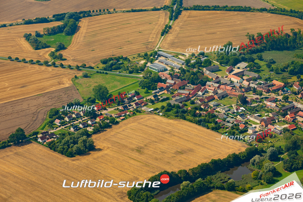 Luftaufnahme Groß Schwechten Stendal - Die Luftaufnahme wurde 2025 vom UL-Flugzeug heraus erstellt ( ohne Drohne ) - Hochauflösende Luftaufnahme - für professionelle Ausdrucke geeignet. Die Geschenkidee !Mit Lizenz und Bildrechte bestellbar