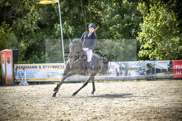 DOS_0689 | Entdecke hochwertige Reitturnierfotos von Foto Oger. Professionell, emotional und authentisch – jetzt Lieblingsmomente im Shop bestellen. - Realized with Pictrs.com