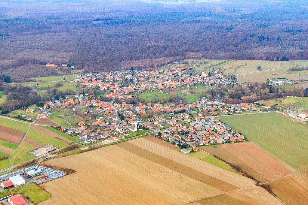 Luftbild: Übersicht der beiden von der Lauter getrennten Dörfer Scheibenhard(Frankreich) und Scheibenhardt (Deutschland) aus Süden in Scheibenhard im Bundesland Bas-Rhin in Frankreich. – Foto: IMG_22978.jpg vom 21.11.2009 durch Werner Riehm/FLY-FOTO.de – Auflösung des Originals: 4752 x 3168 px