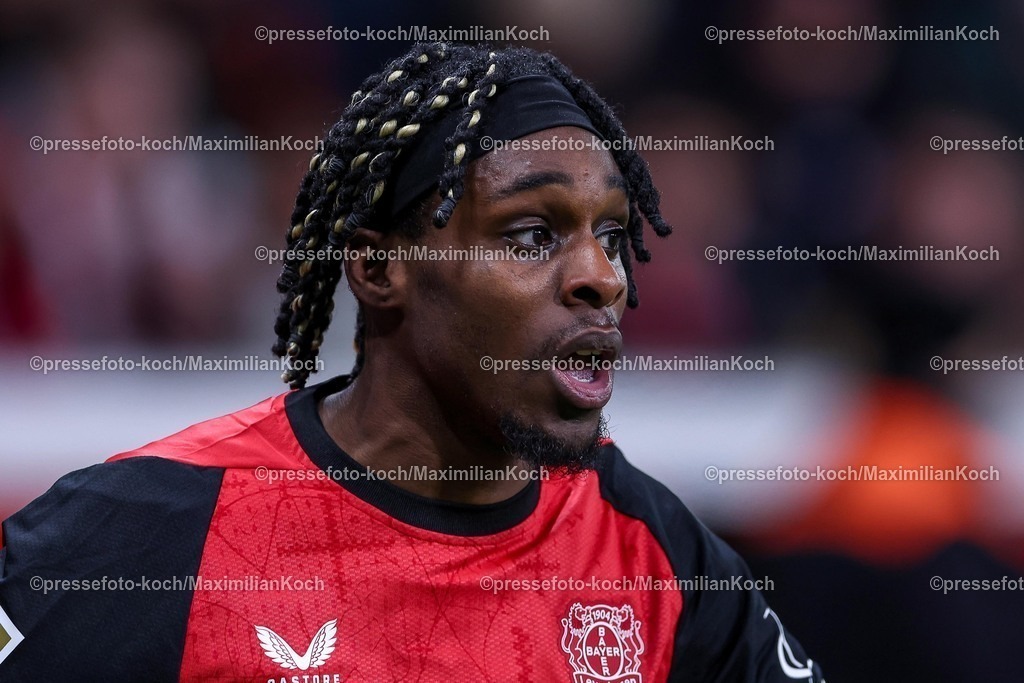 Lev15022501231 | 15.02.2025, Fußball, Bayer 04 Leverkusen - FC Bayern München, 1. Fußball Bundesliga, 22. Spieltag, BayArena, Saison 2024 2025: Jeremie Frimpong (Bayer04 Leverkusen #30)DFB regulations prohibit any use of photographs as image sequences and or quasi-video.