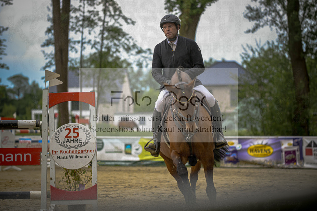 20240505-DOS_2199 | Entdecke hochwertige Reitturnierfotos von Foto Oger. Professionell, emotional und authentisch – jetzt Lieblingsmomente im Shop bestellen.Deutschlandweite Turnierfotografie. - Realisiert mit Pictrs.com