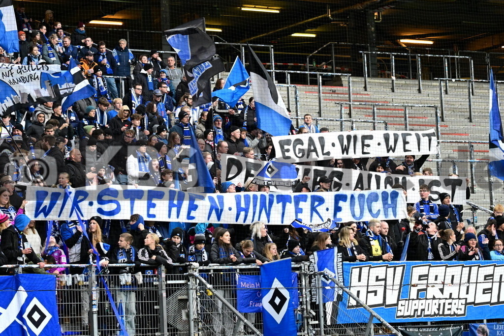 KBS Picture_HSV-Leverkusen_DFBpokal_Frauen_004 | HSV Frauen Supporters Nordtribuene mit Banner ,Sportplatz :  Volksparkstadion, - Realisiert mit Pictrs.com