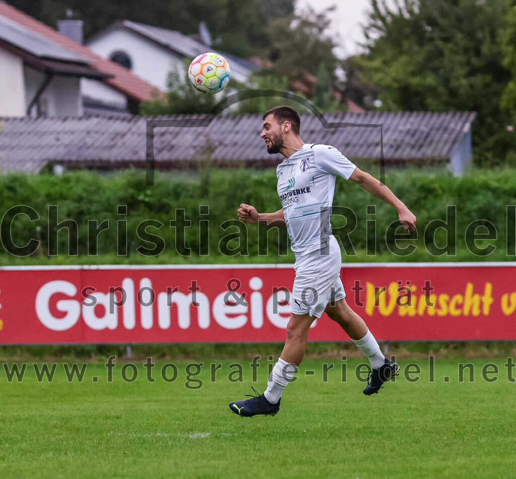 2023-08-09_112_FC_Moosinning_II_gegen_SpVgg_Altenerding | Moosinning, Deutschland, 09.08.2023:
Fußball, Kreisliga 2023 / 2024, 3. Spieltag, FC Moosinning II gegen SpVgg Altenerding, Endergebnis: 1:1

Leart Bilalli (SpVgg Altenerding, #10)

Foto: Christian Riedel / fotografie-riedel.net