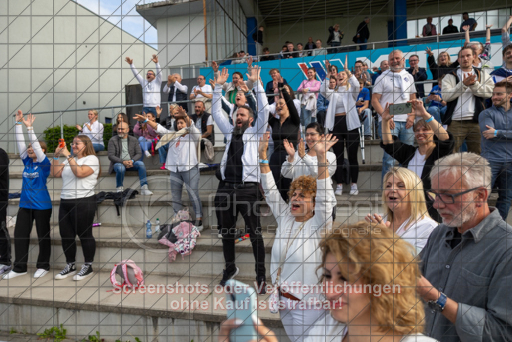 20250529_183906_0302 | #,  VfL Kirchheim (blau) vs. 1.FC Eislingen (weiß), Fußball, Bezirkspokal Finale - Bezirk Neckar/Fils, 2024/2025, Rasenplatz VfL Stadion Kirchheim, Jesinger Straße 105, 73230 Kirchheim, 29.05.2025 - 16:30 Uhr,Foto: PhotoPeet-Sportfotografie/Peter Harich