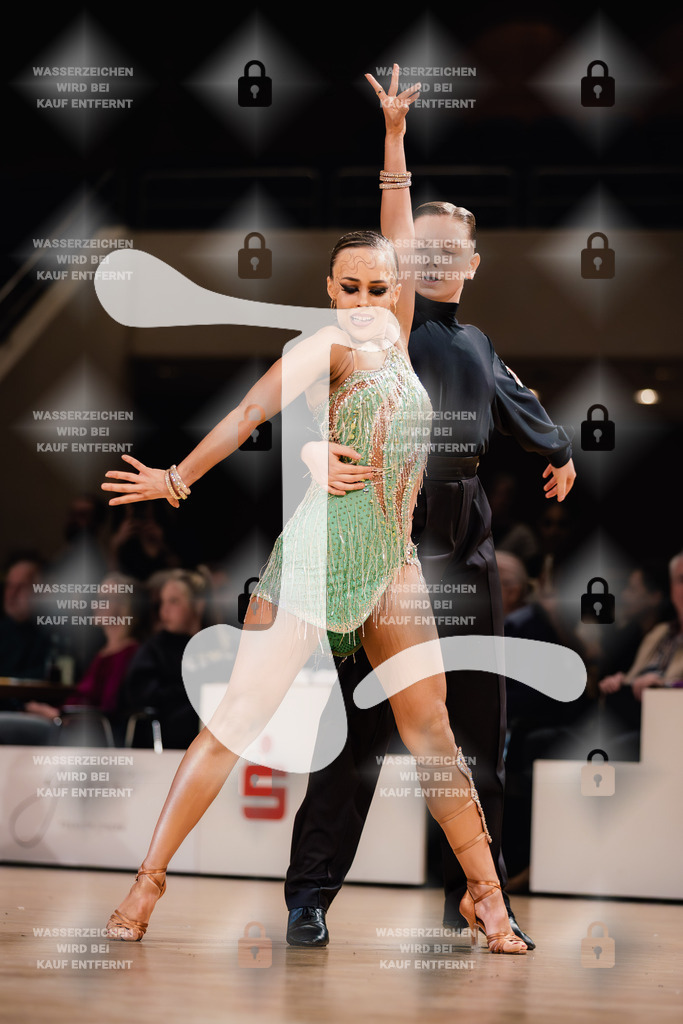Goldstadtpokal 2025 - WDSF Open Latin Youth 6th (85) Michael Bakscheev _ Julie Meck (Schwarz-Weiß-Club Pforzheim)-2025-01-25-7148 | Webshop for digital downloads and prints of dance sport, event & show photographer Julian Link - Realisiert mit Pictrs.com