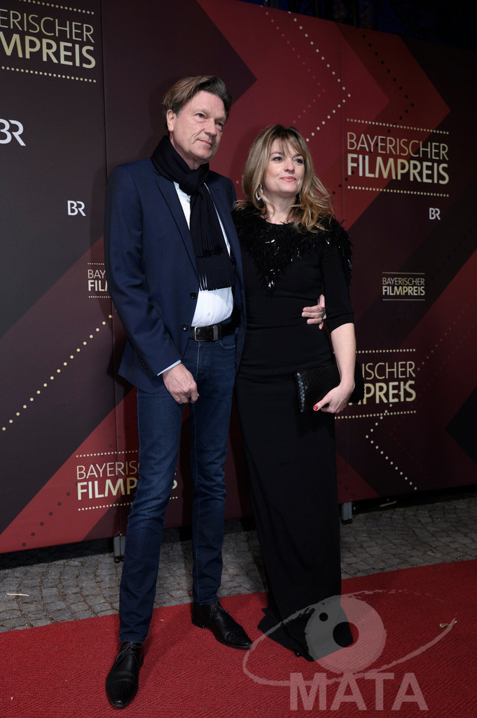 _DWI4639 | Roland Suso Richter und Ina Paule Klink (Deutsche Schauspielerin und Sängerin) bei der Verleihung des 47. Bayerischen Filmpreises 2026  im Prinzregententheater. München, Deutschland. Der Bayerische Filmpreis wird seit 1979 von der Bayerischen Staatsregierung verliehen, um die Bedeutung des Kinofilms als Kulturgut herauszustellen - Realisiert mit Pictrs.com