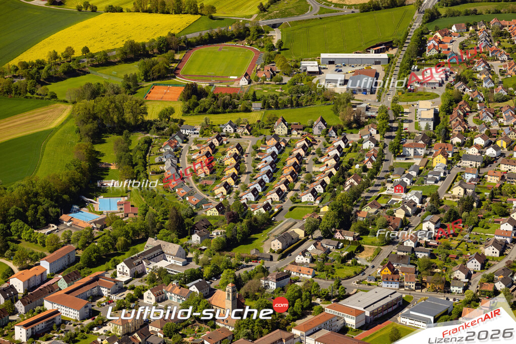 Das Luftbild zeigt :  Erbendorf - Die Luftaufnahme wurde 2024 vom UL-Flugzeug aus erstellt ( keine Drohne ) - Hochauflösende Luftaufnahme - Für grossformatige Ausdrucke geeignet. Die Geschenkidee !Mit Lizenz und Bildrechte bestellbar