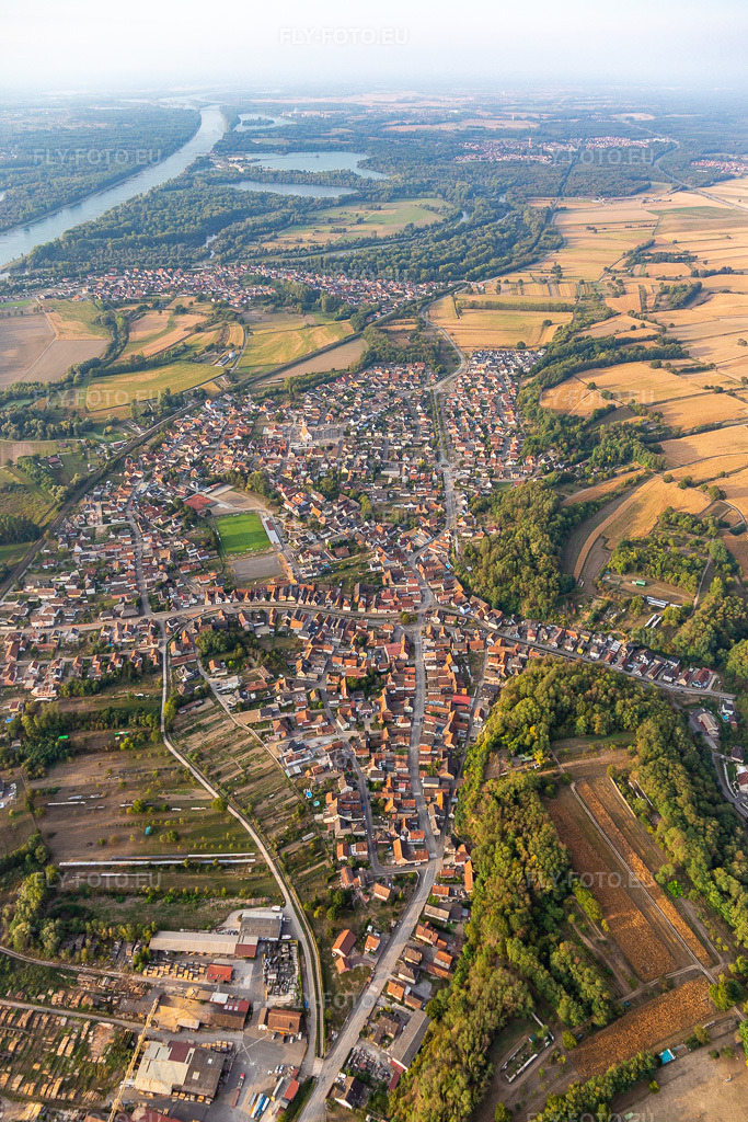 Vue aérienne: Les rives du Rhin à Mothern dans le département Bas Rhin, France. Photo: IMG_008744.jpg prise le 20/09/2020 par Werner Riehm/FLY-FOTO.eu – Résolution de l'original: 3648 x 5472 px