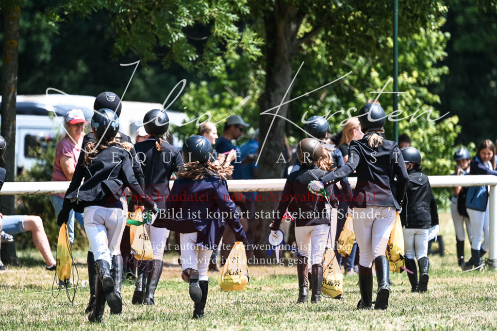 DSC_9959 | Pferde- und Turnierfotografie in Westsachsen. Pferdeportraits, Auftragszeichnungen und intuitive Kunst.