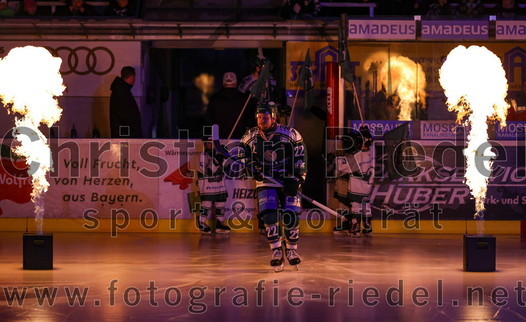 2026-02-15_005_TSV_Erding_gegen_EC_Peiting | Erding, Deutschland, 15.02.2026:Eishockey, Oberliga Süd 2025 / 2026, 47. Spieltag, TSV Erding gegen EC Peiting, Endergebnis: 4:5Grady Hobbs (Erding Gladiators, #22)Foto: Christian Riedel / fotografie-riedel.net