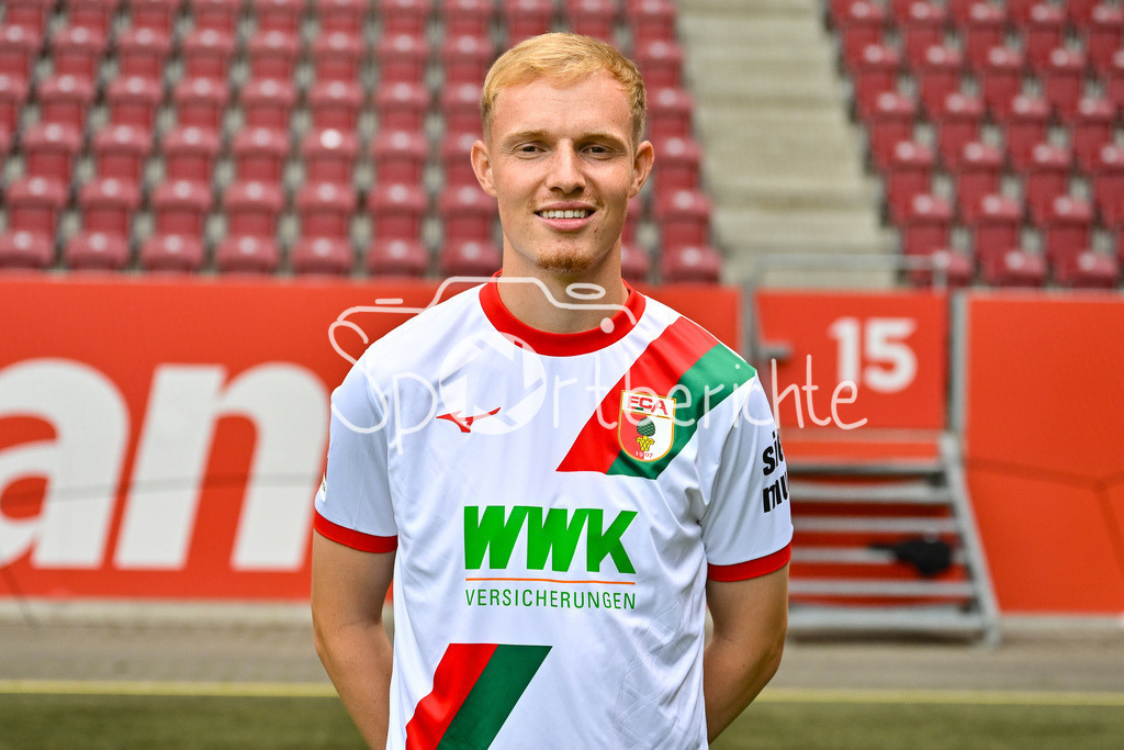 FC Augsburg 2025/26 | Tim BREITHAUPT / Einzelfoto / Freisteller / Media Day FC Augsburg: WWK-Arena am 06.08.2025