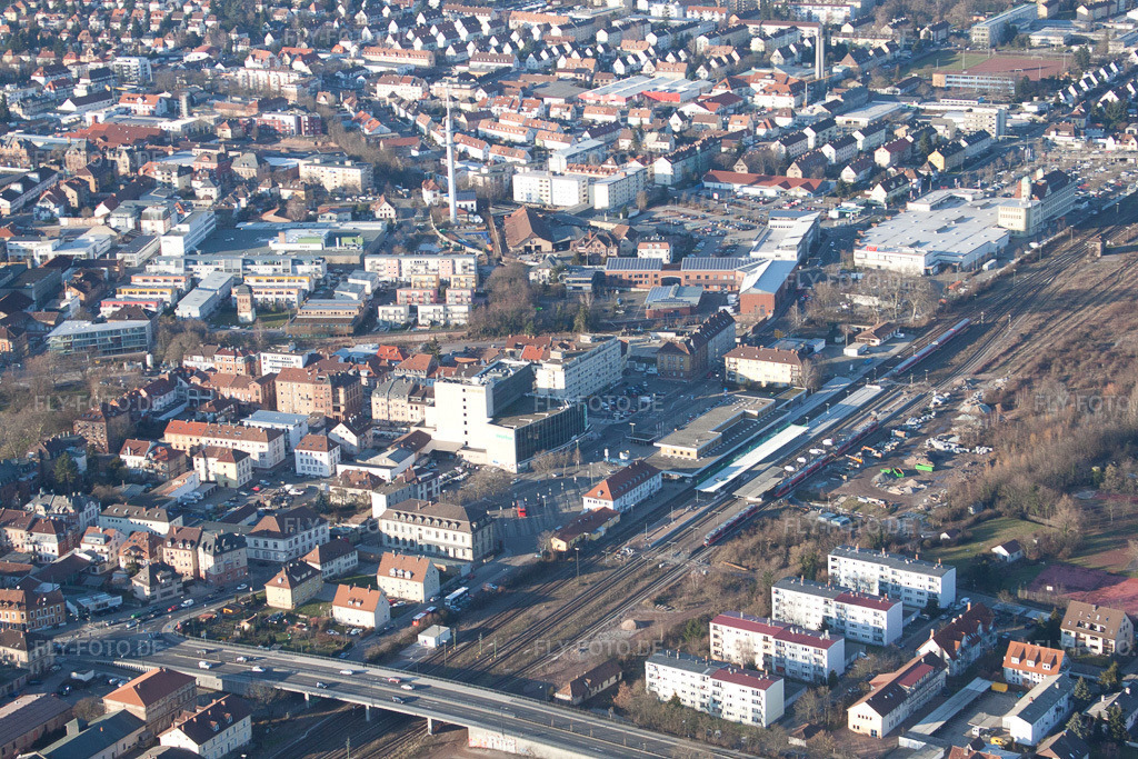 Luftbild: Bahnhof in Landau in der Pfalz im Bundesland Rheinland-Pfalz in Deutschland. Foto: IMG_37172.jpg vom 22.01.2011 durch Werner Riehm/FLY-FOTO.de
