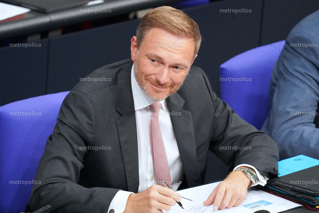 Christian Lindner (2) | Metropolico