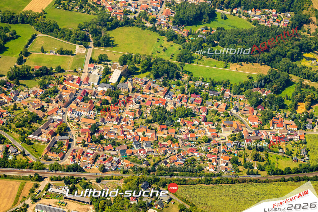 Luftbild der Stadt Niedertrebra - Die Luftaufnahme wurde 2025 vom UL-Flugzeug heraus erstellt ( keine Drohne ) - Hochauflösende Luftaufnahme - für professionelle Ausdrucke geeignet. Die Geschenkidee !Hier alle&nbsp;Infos zur Lizenzierung der LuftaufnahmeWir fliegen auch dieses Jahr wieder in Ihre Region um Luftbilder zu erstellen.- Luftbild anfragen