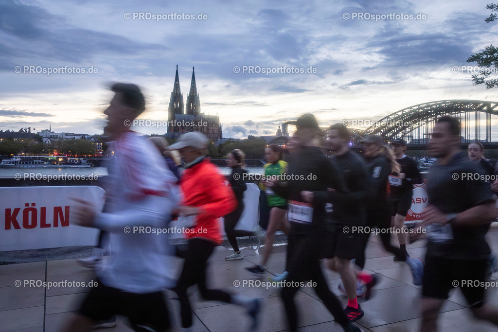 23. ASV Nachtlauf; Koeln, 13.05.26 | Impressionen vom 23. ASV Nachtlauf am 13.05.26 am Tanzbrunnen in Koeln. Foto: BEAUTIFUL SPORTS/Leah Kohring