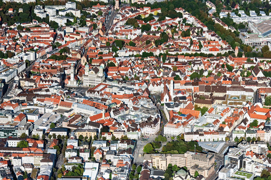 dr__0075860.jpg | AUGSBURG 02.09.2021 Altstadtbereich und Innenstadtzentrum in Augsburg im Bundesland Bayern, Deutschland. // Old Town area and city center in Augsburg in the state Bavaria, Germany. Foto: Daniel Reiter