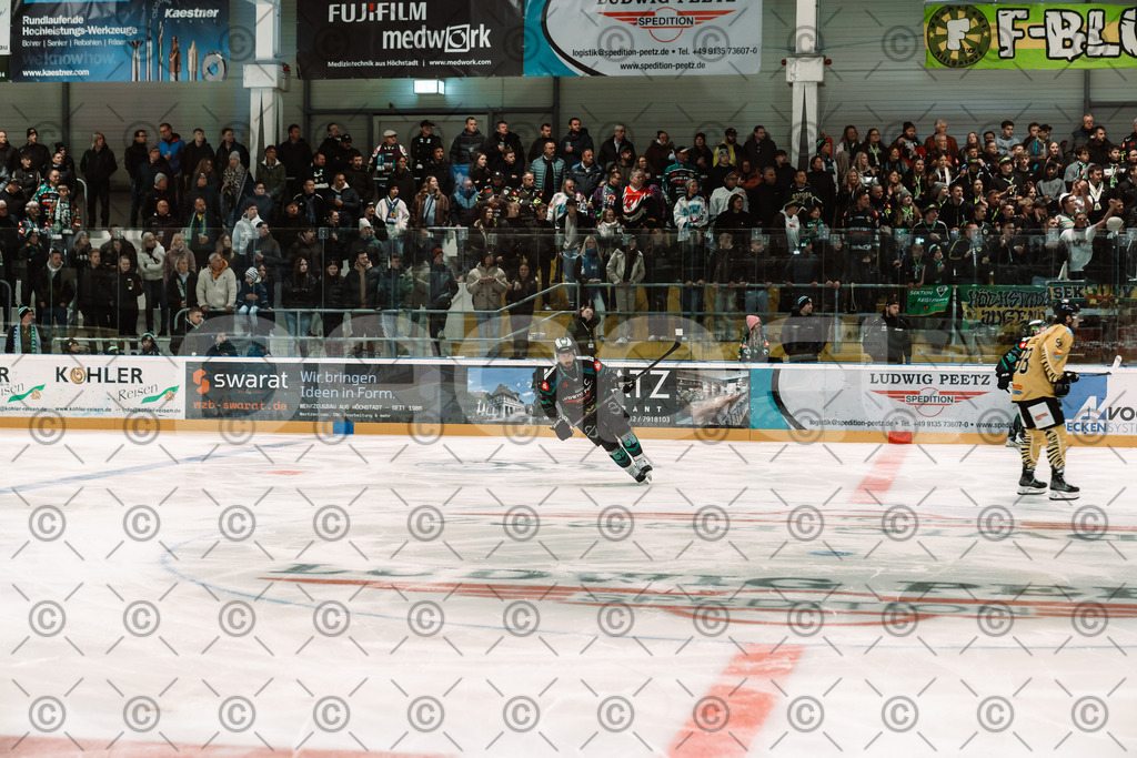 Alligators_vs_Bayreuth_19_10_2025-52 | Höchstadt Alligators Fotogalerie: Eishockey-Action aus Franken. Professionelle Spielfotos, Portraits & Stadionbilder zum Download. Jetzt entdecken! - Realisiert mit Pictrs.com