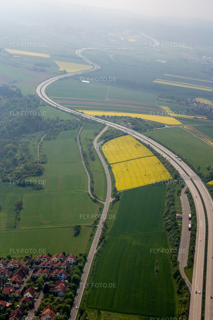 Luftbild:  in Neuleiningen im Bundesland Rheinland-Pfalz in Deutschland. Foto: IMG_18090.jpg vom 02.05.2009 durch Werner Riehm/FLY-FOTO.de
