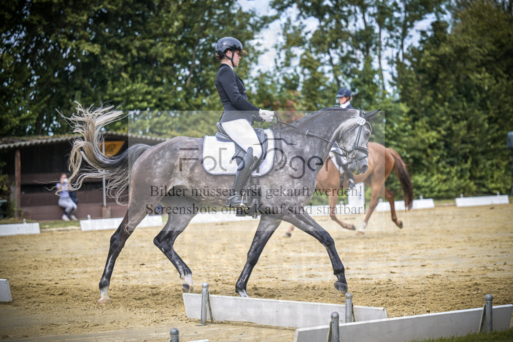 DOS_2359 | Entdecke hochwertige Reitturnierfotos von Foto Oger. Professionell, emotional und authentisch – jetzt Lieblingsmomente im Shop bestellen.Deutschlandweite Turnierfotografie. - Realisiert mit Pictrs.com