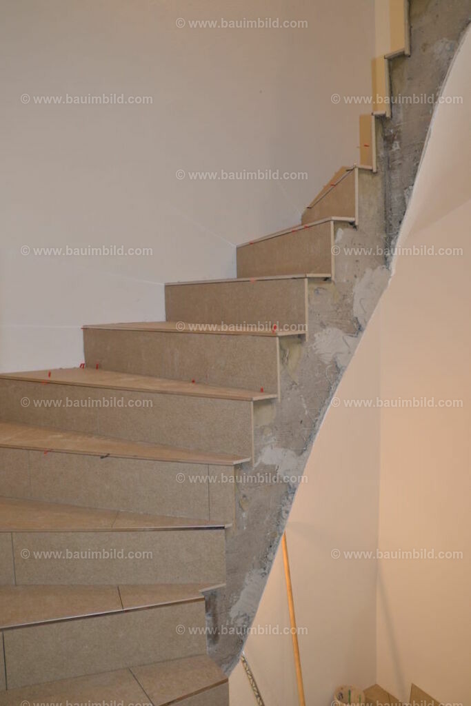 bib-lg21-fliesenlegerarbeiten-0021 | Nach LV-Leistungsgruppen sortierte Detailfotos über den Bau eines Hauses. Alle Hausbau-Bilder direkt vom Urheber und Autor der Website Haus-Selber-Bauen.com