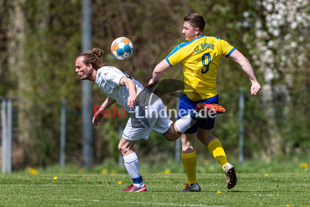 SC Böbing vs SG SV Eberfing/SV Söchering | Abstiegs Qualifikationsrunde A-Klasse Gruppe P, SC Böbing vs SG SV Eberfing/SV Söchering, 20240414,
Duell zwischen Louis MAYET (SVES 2) und Dominik SCHUSTER (SCB 9),
2024-04-14 in Böbing (Sportplatz Böbing)
Dominik SCHUSTER (SCB 9), 2 Louis MAYET (SVES 2)
Copyright: WolfgangxLindner foto-lindner.de
