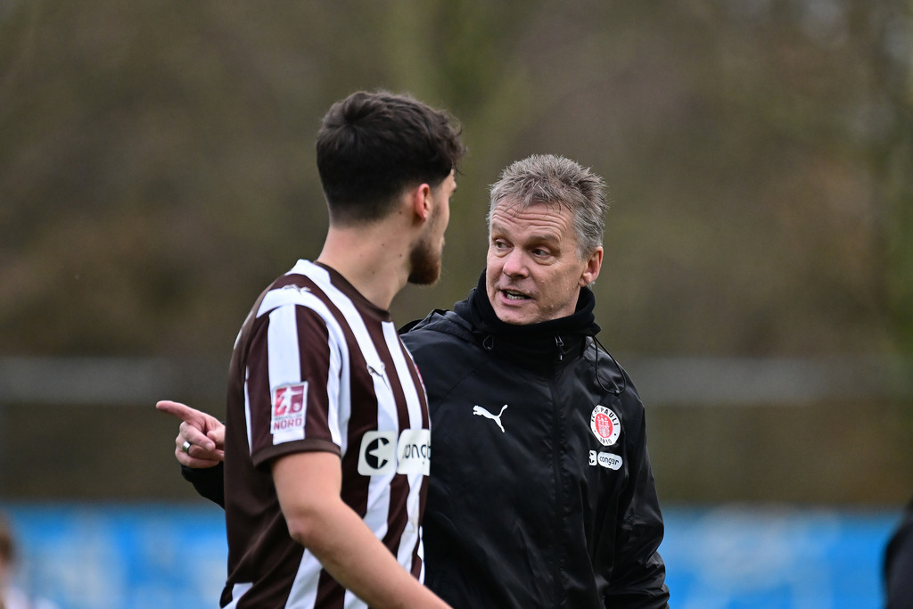 Fußball I Herren I Saison 2025-2026 I Regionalliga Nord I 21. Spieltag I FC St. Pauli II - VfB Lübeck | Symbol, Symbolfoto, Symbolbild, Sinnbild, Bildsymbol, Darstellung, Signum, Beispielbild, Musterbild, Referenzbild, Beispielfoto, Stockfoto, Archivaufnahme, Demonstrationsfoto, Vergleichsbild: Stadion, Edmund-Plambeck-Stadion, Ochsenzoller Str. 58 22848 Norderstedt, Edmund Plambeck Stadion - Realisiert mit Pictrs.com