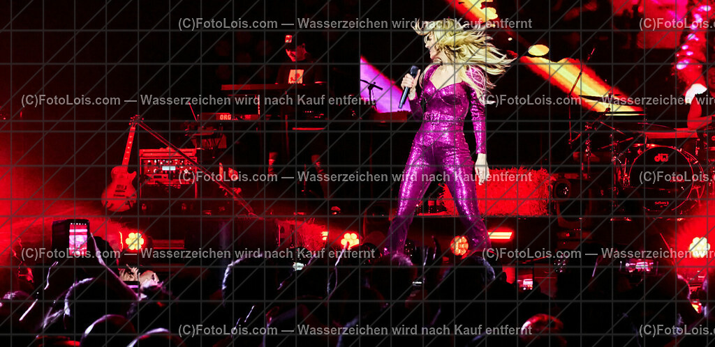 ALP3052_BergBauernTour-Konzert_Naschenweng Melissa | (C)FotoLois.com, Alois Spandl, BergBauernTour 2023 - Melissa Naschenweng, Tourstop in Wieselburg, Konzert im NV-Forum Wieselburg, Sa 8. April 2023.