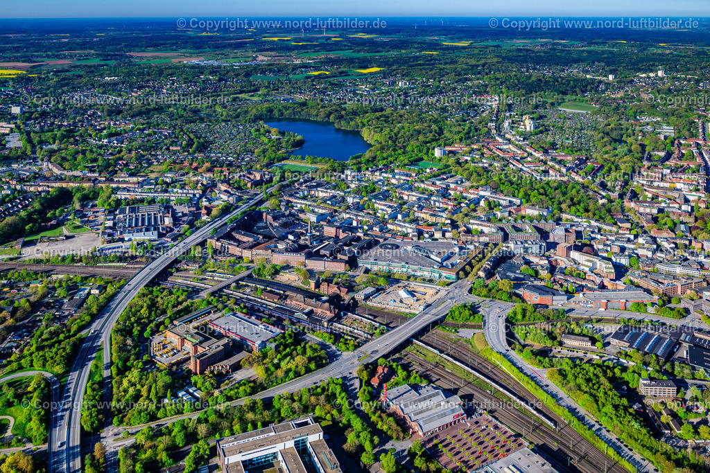 Hamburg_Harburg_Bahnhof_Phonix_Center_Innenstadt_ELS_0314270425 | HAMBURG 27.04.2025 Stadtansicht des Innenstadtbereiches im Ortsteil Harburg in Hamburg, Deutschland. // City view on down town in the district Harburg in Hamburg, Germany. Foto: Martin Elsen