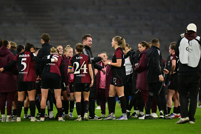 Fußball I Frauen I Saison 2025-2026 I Bundesliga I 10. Spieltag I Hamburger SV - 1. FC Nürnberg I 49002 | Jubel, Begeisterung, Enthusiasmus, Euphorie, Freude, Glücksgefühl, Heiterkeit bei: 1. FC Nürnberg Frauen - Realisiert mit Pictrs.com