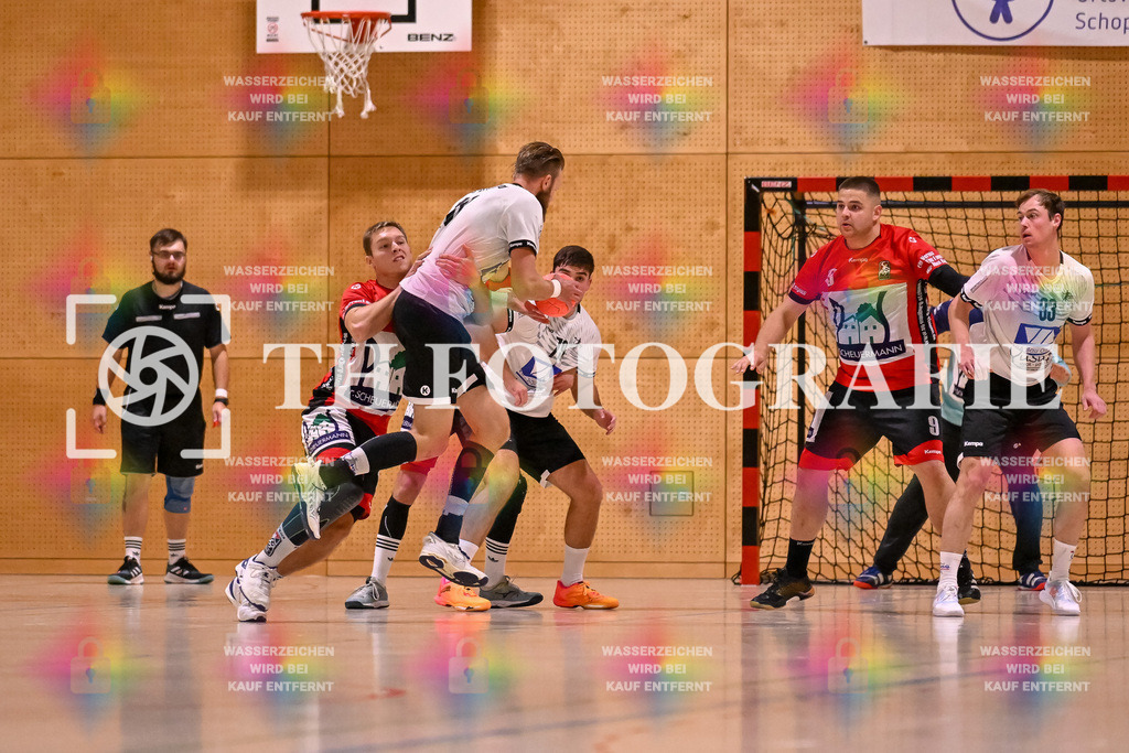 GER, SG Maulburg/Steinen - HSG Dreiland, Handball, Landesliga Suedbaden, 4. Spieltag, Saison 2024/2025, 12.10.2024 | Mika Buelow (SG Maulburg/Steinen, #10) versucht zu stoppen. ebenfalls im Bild Tim Lindner (SG Maulburg/Steinen, #09), Jonas Schamberger (HSG Dreiland, #33)GER, SG Maulburg/Steinen - HSG Dreiland, Handball, Landesliga Suedbaden, 4. Spieltag, Saison 2024/2025, 12.10.2024Foto: TH Fotografie/Thomas Hess