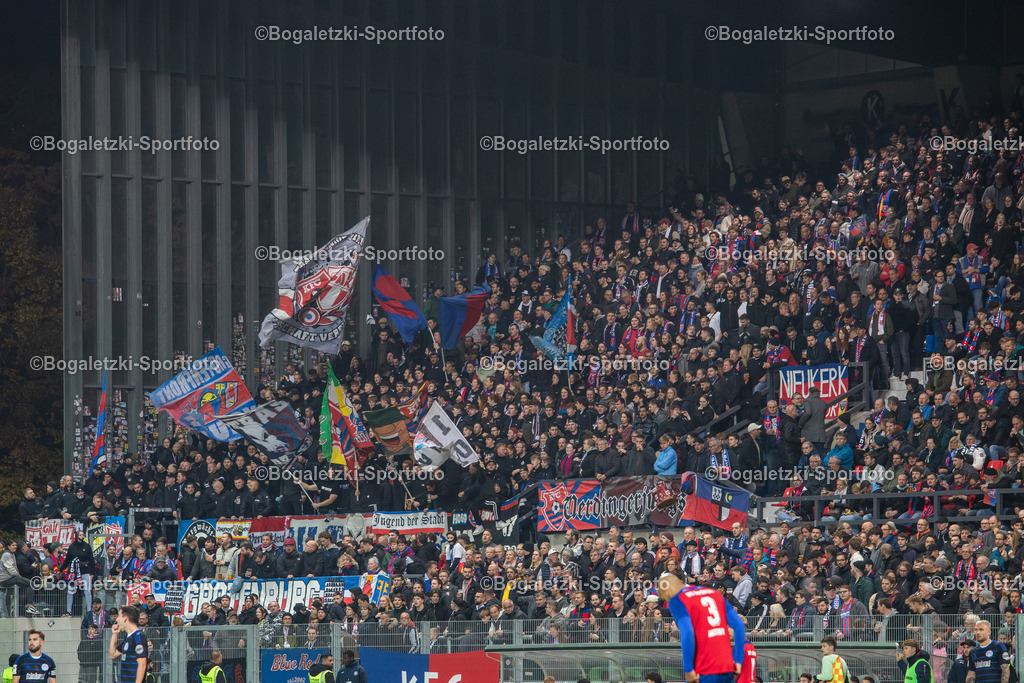 KFC Fanblock | 15.10.2025, Fußball, Niederrheinpokal, 3.Runde, KFC Uerdingen - MSV Duisburg: Der KFC Fanblock während des Spiels - Realisiert mit Pictrs.com