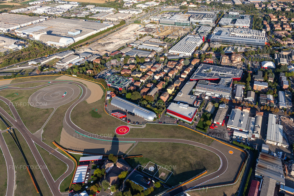 Aerial view: Formula 1 race track of Ferrari, Pista di Fiorano, Circuito di Fiorano in Fiorano Modenese in the state Modena, Italy. – Photo: IMG_134600.jpg taken on 09/19/2022 by Werner Riehm/FLY-FOTO.com – Resolution of the original: 4581 x 3054 px – WWW.FERRARI.COM