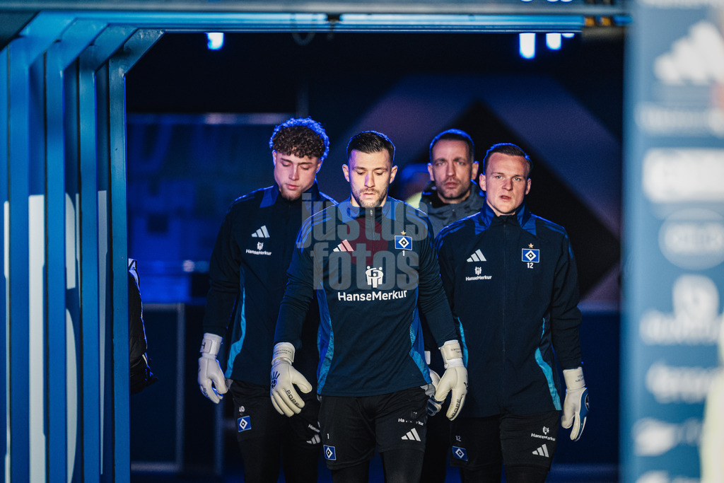 Fußball | Männer | Saison 2024/2025 | 2. Fußball-Bundesliga | 18. Spieltag | Hamburger SV vs. 1. FC Köln | 18.01.2025 | Die Torhüter des HSV v.l. Hannes Hermann (#40, HSV), Daniel Heuer Fernandes (#1, HSV) und Tom Mickel (#12, HSV)