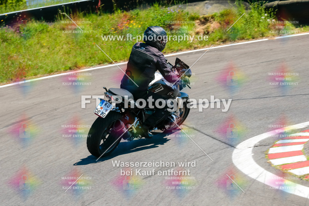 Moto-TeamOBK-22126 | Hier findet Ihr Bilder von Touristenfahrten auf der Nürburgring Nordschleife oder von anderen Veranstaltungen die ich besucht habe. Viel Spass beim Durch Schauen 