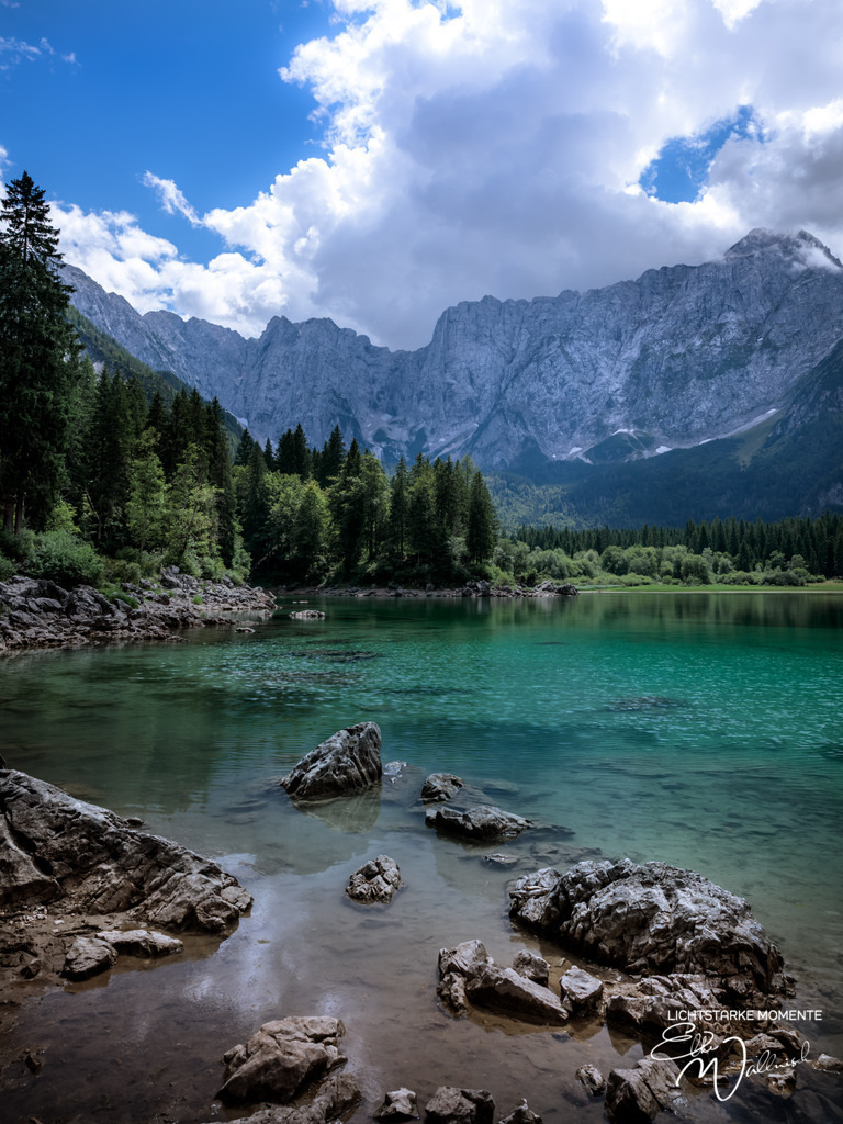 Travisio Lago di Fusine Inferiore | Herzlich willkommen auf meiner Seite! Ich bin Elke Wallnisch, Deine Fotografin für lichtstarke Momente. Der Name steht für alles, was mich mit der Fotografie verbindet: Das Licht und seine machtvolle Wirkung auf eine Situation oder unsere Stimmung - Realisiert mit Pictrs.com