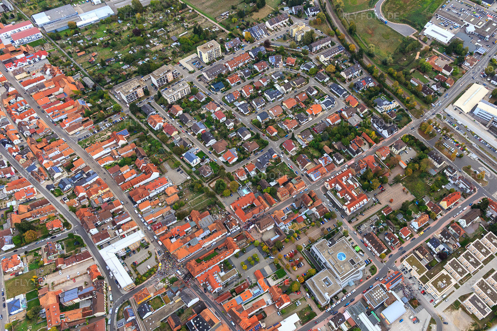 Luftbild: Hans-Thoma-Straße in Kandel im Bundesland Rheinland-Pfalz in Deutschland. Foto: IMG_111951.jpg vom 06.10.2018 durch Werner Riehm/FLY-FOTO.de