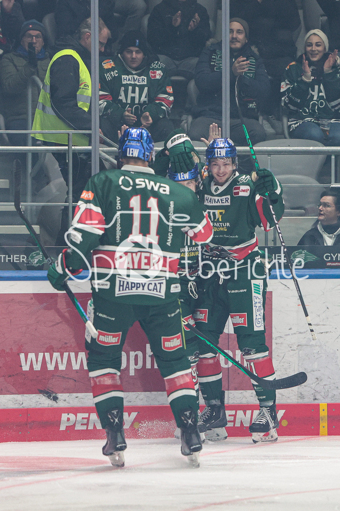 Augsburger Panther - Fischtown Pinguins Bremerhaven | Die Panther jubeln nach dem Tor zum 1-0 durch Marcel BARINKA (AEV #71)