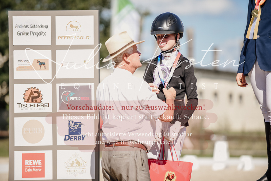 DSC_9845 | Pferde- und Turnierfotografie in Westsachsen. Pferdeportraits, Auftragszeichnungen und intuitive Kunst.