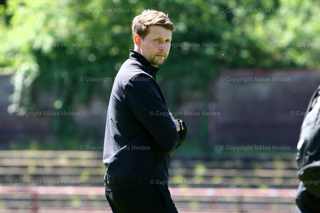 NH_HamburgerSVU19_FCStPauliU19_U19Bundesliga_11052024 | Maximilian Maleszka (Trainer, FC St. Pauli U19)

Fußball I Junioren I A-Junioren Bundesliga Nord/Nordost I Saison 2023-2024 I 26. Spieltag I Hamburger SV U19 - FC St. Pauli U19 I 11.05.2024 I Sportpark Eimsbüttel