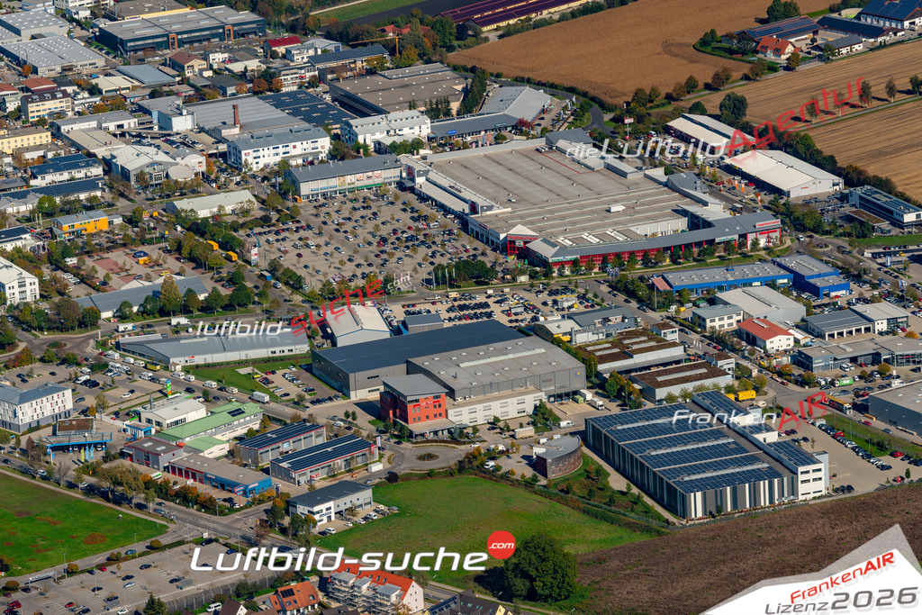 Die Luftbildaufnahme Gewerbegebiet - Dachau wurde 2018 mittels Flugzeug (keine Drohne) erstellt. Perfekte Schärfe und Druck- Auflösung- Garantiert!