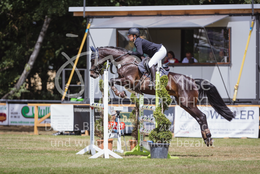 220716_LC_Punkte-L1-210 | Deine schönsten Turniermomente als professionelle Fotos! Entdecke hochwertige Pferdesport-Fotografie im Online-Shop. Jetzt Fotos finden & bestellen!