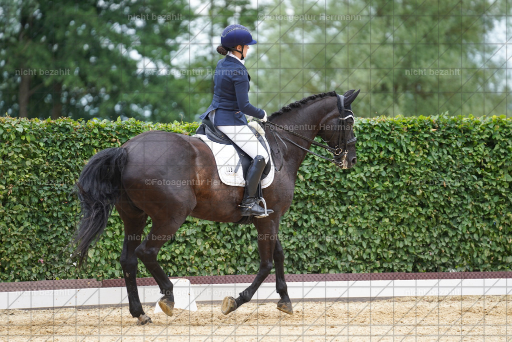 20240630-FAH02119 | Turnierbilder Schwabmünchen, Dressurbilder, Springreitturnier, Reitsportbilder, Turnierfotografen Bayern, Turnierfotograf