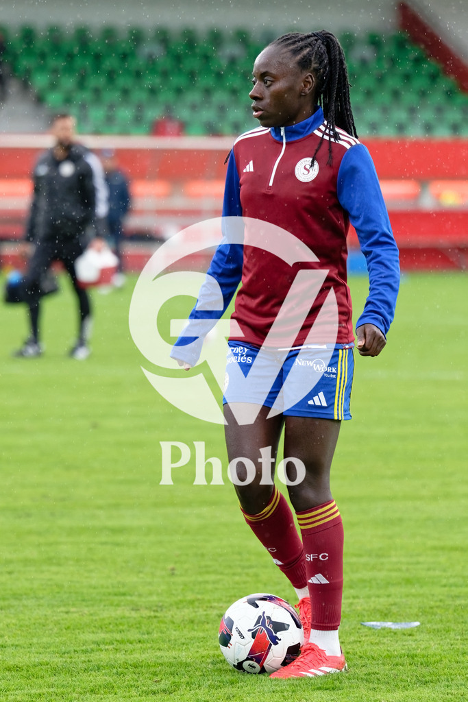 DZ8_6775_c | Switzerland: AXA Womens Super League 2025/26, Servette FC Chenois Feminin vs FC Aarau Frauen - Stade des Trois-Chene, Chene-Bourge: Benedicte Simon (78 Servette FC Chenois Feminin) during warm-up 